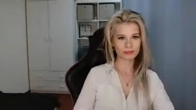 KristineGlow online show from April 6, 6:20 pm