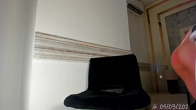 Ariel Versace online show from March 5, 2:02 pm