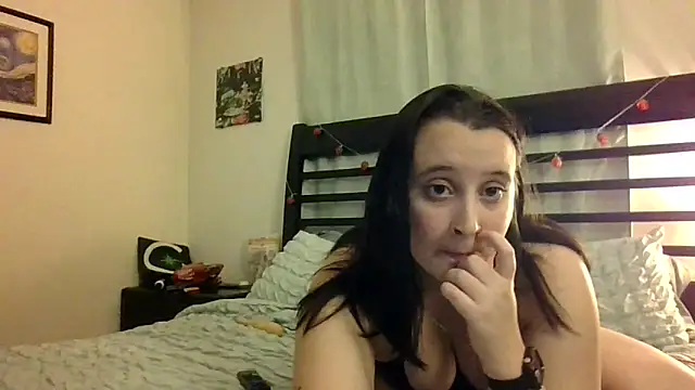 Snapshot of Shadow_Slut chatting on September 27, 3:33 am Shadow Slut online show from September 27, 3:33 am