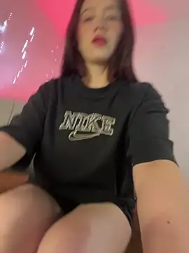 BrunnetAri  online show from April 21, 1:50 pm