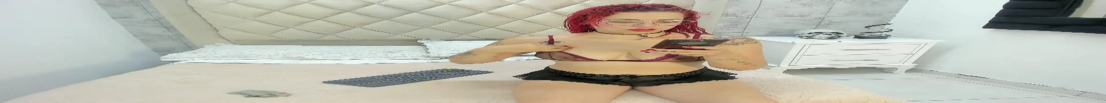 Snapshot of RoxanneStorm_ chatting on September 22, 12:18 pm RoxanneStorm online show from September 22, 12:18 pm