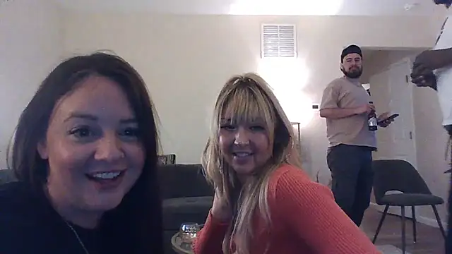 Snapshot of princessveexo chatting on October 12, 8:02 am princessveexo online show from October 12, 8:02 am