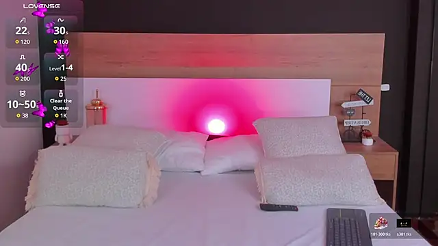 Snapshot of MiaTaylorSweet chatting on November 4, 1:10 pm MiaTaylorSweet online show from November 4, 1:10 pm