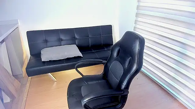 Snapshot of im_jero chatting on November 26, 10:22 pm im jero online show from November 26, 10:22 pm