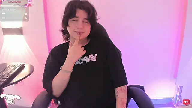 Snapshot of damienbeltmonth chatting on October 8, 7:17 am damienbeltmonth online show from October 8, 7:17 am