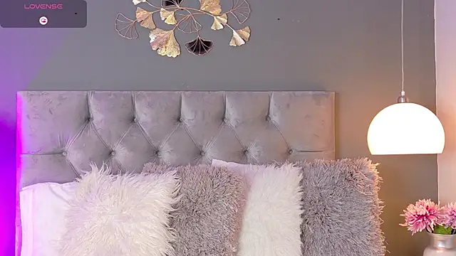 kendalFox  online show from March 6, 12:51 am