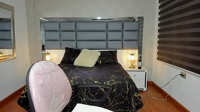 Snapshot of Lucia_jane chatting on November 24, 7:46 pm Lucia jane online show from November 24, 7:46 pm