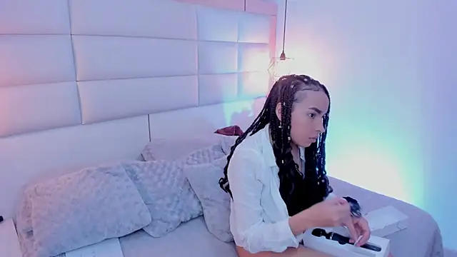 Lucia jane online show from February 8, 10:02 pm