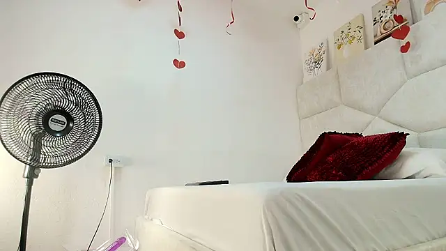 elizawiliamst online show from March 18, 2:09 pm