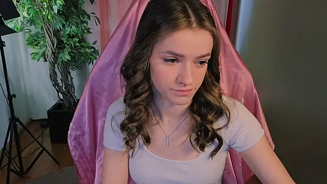 E l i z e  online show from April 7, 5:19 am