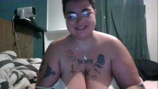 Snapshot of PirateXL chatting on April 27, 11:47 pm PirateXL online show from April 27, 11:47 pm
