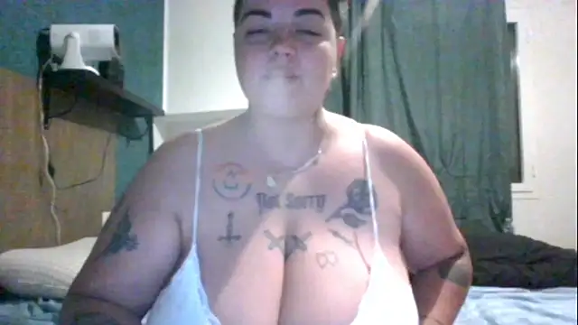 Snapshot of PirateXL chatting on May 20, 11:55 pm PirateXL online show from May 20, 11:55 pm