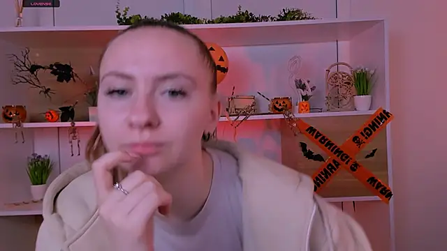 mila glow1 online show from November 3, 5:42 am