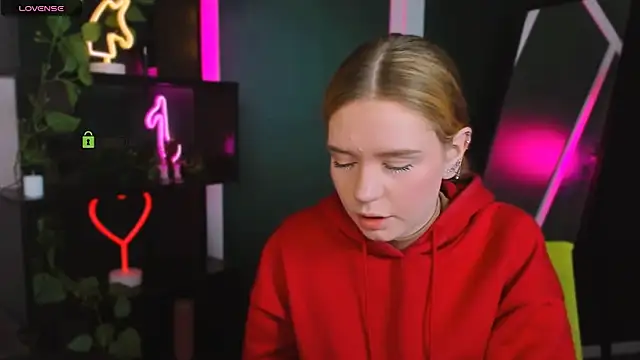 mila glow1 online show from April 10, 6:45 pm