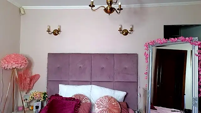 Nicole Bond online show from February 21, 4:35 am