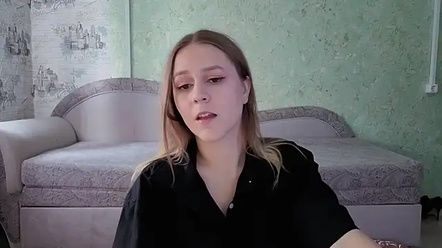 Snapshot of ShyMistery chatting on October 14, 9:10 am ShyMistery online show from October 14, 9:10 am