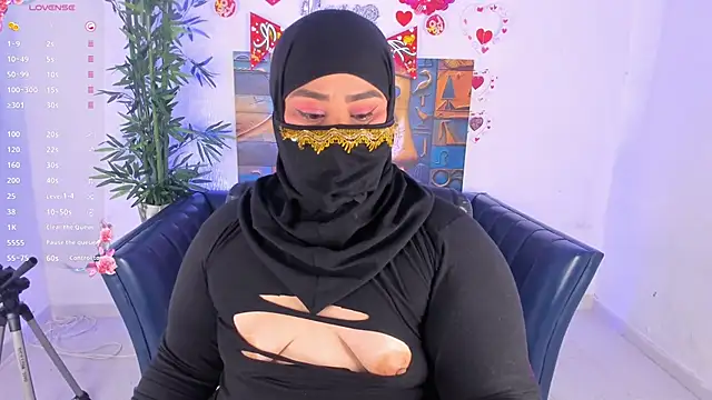 samanee konn online show from April 16, 7:14 pm