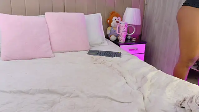 Snapshot of bunny_nicolle chatting on August 8, 8:22 pm bunny nicolle online show from August 8, 8:22 pm