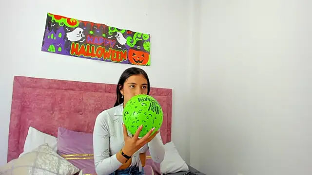 Vaiolet Miller online show from October 4, 8:29 pm