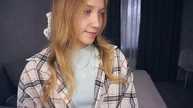 EarnestineGyllenband online show from October 31, 6:47 am