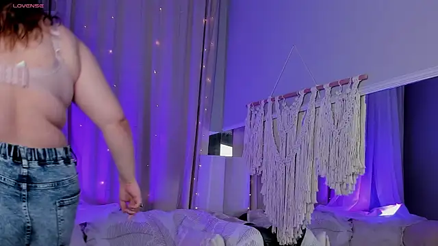 Snapshot of Alissa_S chatting on December 3, 4:17 pm Alissa S online show from December 3, 4:17 pm