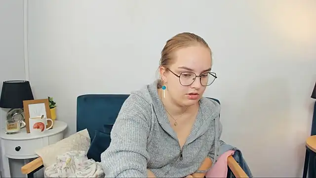 Snapshot of AliceCrazy69 chatting on September 17, 6:26 am AliceCrazy69 online show from September 17, 6:26 am