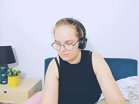 Snapshot of AliceCrazy69 chatting on October 11, 9:41 am AliceCrazy69 online show from October 11, 9:41 am