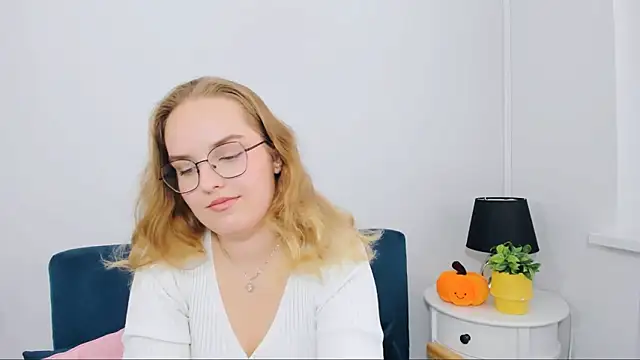 Snapshot of AliceCrazy69 chatting on November 14, 1:10 pm AliceCrazy69 online show from November 14, 1:10 pm