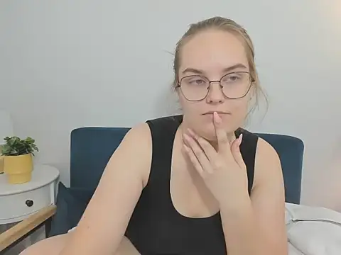 Snapshot of AliceCrazy69 chatting on November 16, 11:49 am AliceCrazy69 online show from November 16, 11:49 am