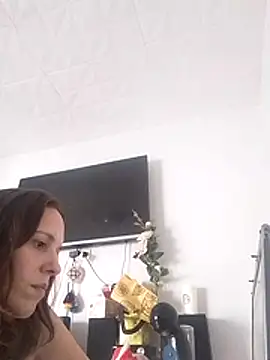 Snapshot of lauflor chatting on February 14, 12:46 pm lauflor online show from February 14, 12:46 pm