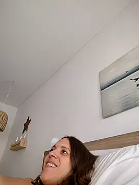 Snapshot of lauflor chatting on March 1, 3:25 pm lauflor online show from March 1, 3:25 pm