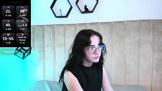 Snapshot of AfroditaLeclair chatting on October 2, 9:22 pm AfroditaLeclair online show from October 2, 9:22 pm