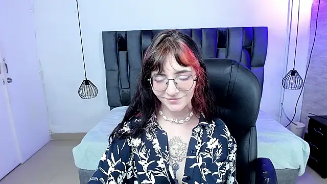 Snapshot of AfroditaLeclair chatting on November 10, 5:23 pm AfroditaLeclair online show from November 10, 5:23 pm