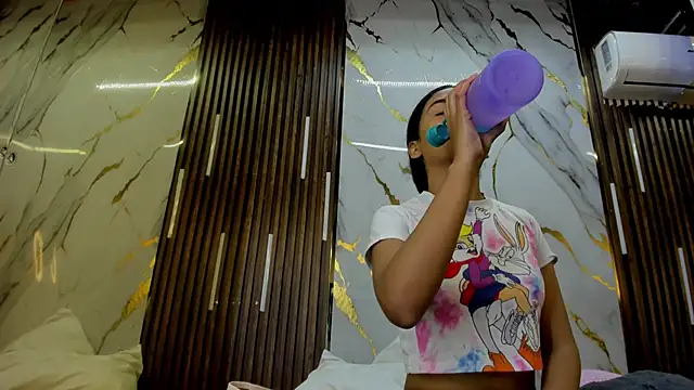 Snapshot of VictoriaDuart chatting on October 20, 7:58 pm VictoriaDuart online show from October 20, 7:58 pm