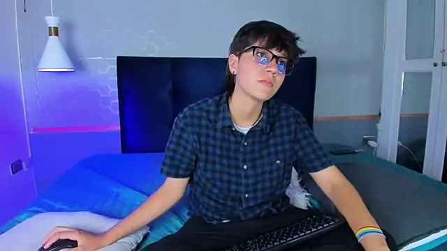 Tsuki Maru online show from September 18, 8:33 pm