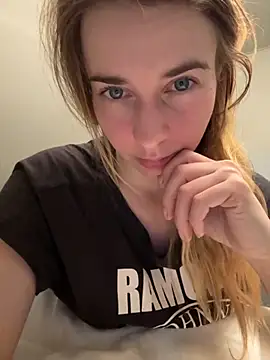 ellieen online show from November 18, 10:47 pm