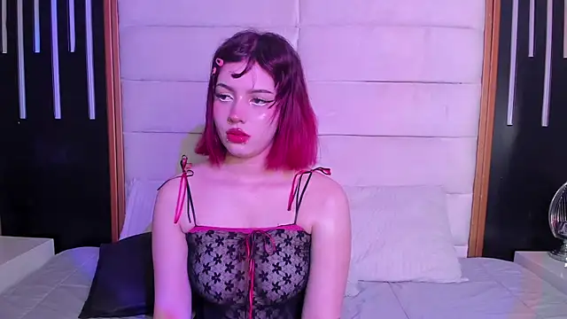 Snapshot of RebecaSnow chatting on November 11, 10:10 pm RebecaSnow online show from November 11, 10:10 pm