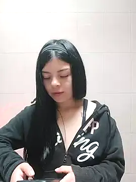 LunaJacobs online show from April 15, 9:26 pm