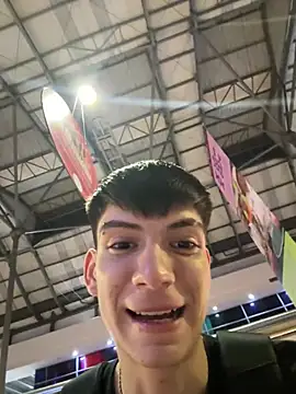 Snapshot of Luck__090 chatting on February 25, 1:37 am Luck 090 online show from February 25, 1:37 am