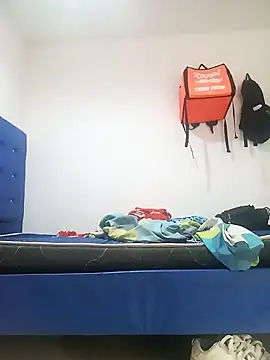 Snapshot of MackMacKenzie chatting on September 15, 1:00 pm MackMacKenzie online show from September 15, 1:00 pm