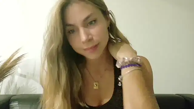 wonderalice31 online show from September 13, 7:02 pm