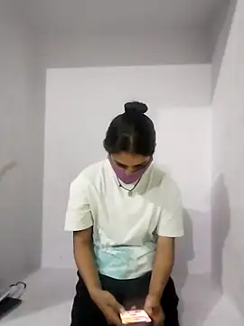 Snapshot of Student_girl2 chatting on October 27, 1:20 am Student girl2 online show from October 27, 1:20 am