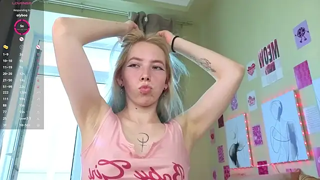 JuliannaWenger online show from May 17, 6:22 am