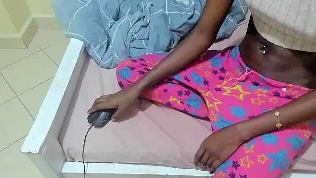 Snapshot of mapeees chatting on December 2, 12:05 am mapeees online show from December 2, 12:05 am