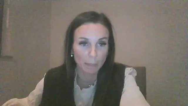 Justnani001 online show from April 4, 9:01 pm