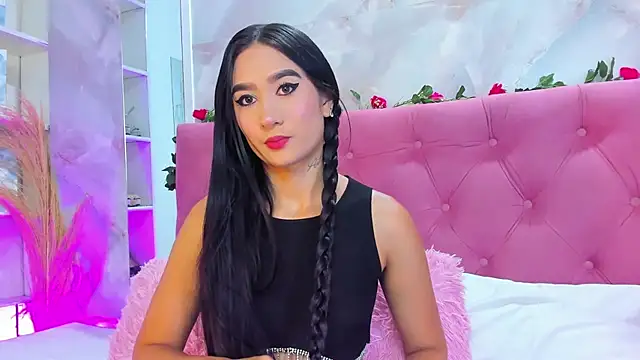 Snapshot of Nicolqueen_ chatting on November 6, 11:11 am Nicolqueen online show from November 6, 11:11 am