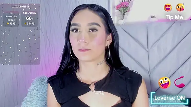 Snapshot of Nicolqueen_ chatting on December 14, 9:14 am Nicolqueen online show from December 14, 9:14 am