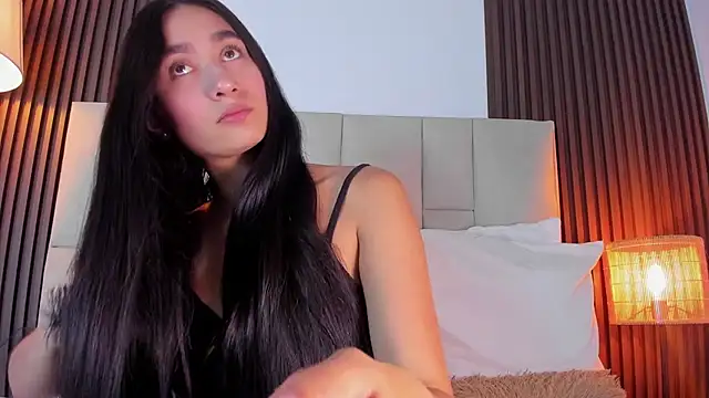 Snapshot of Nicolqueen_ chatting on April 23, 11:20 am Nicolqueen online show from April 23, 11:20 am