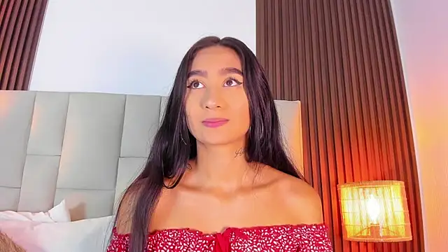 Snapshot of Nicolqueen_ chatting on May 8, 11:15 am Nicolqueen online show from May 8, 11:15 am