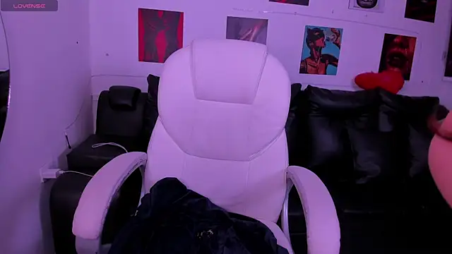 koraline 333 online show from April 10, 3:06 pm